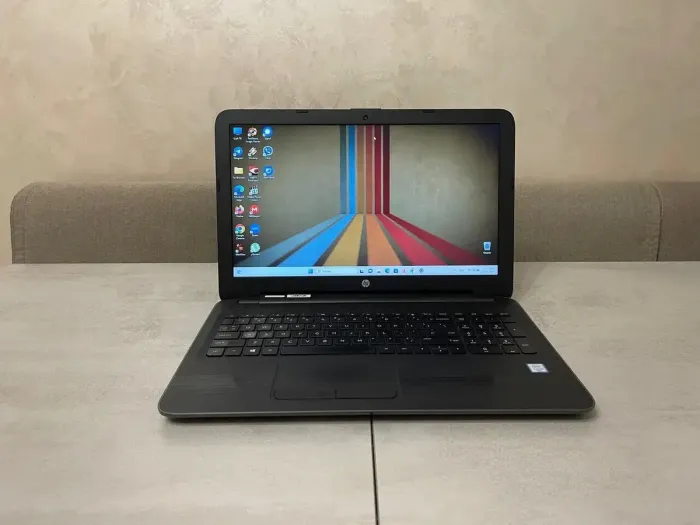 Ноутбук Б-клас HP 250 G5 / 15.6" (1366x768) TN / Intel Core i3-6006U (2 (4) ядра по 2.0 GHz) / 8 GB DDR4 / 275 GB SSD / Intel HD Graphics 520 / WebCam / DVD-RW / HDMI б/в - зображення 2