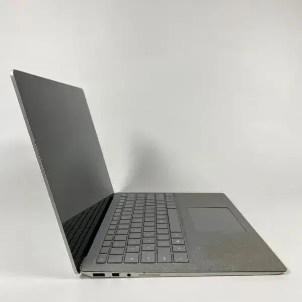 Ультрабук Б-клас Microsoft Surface Laptop 2 / 13.5" (2256x1504) IPS Touch / Intel Core i5-8250U (4 (8) ядра по 1.6 - 3.4 GHz) / 8 GB DDR3 / 256 GB SSD / Intel UHD Graphics 620 / WebCam б/в - зображення 4