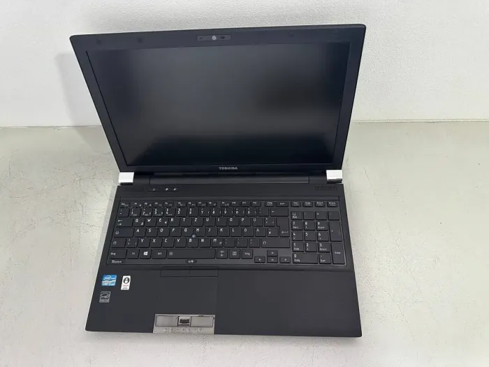 Ноутбук Б-клас Toshiba Tecra R950 / 15.6" (1600x900) TN / Intel Core i5-3320M (2 (4) ядра по 2.6 - 3.3 GHz) / 8 GB DDR3 / 240 GB SSD / Intel HD Graphics 4000 / WebCam / DVD-ROM / VGA б/в - зображення 2