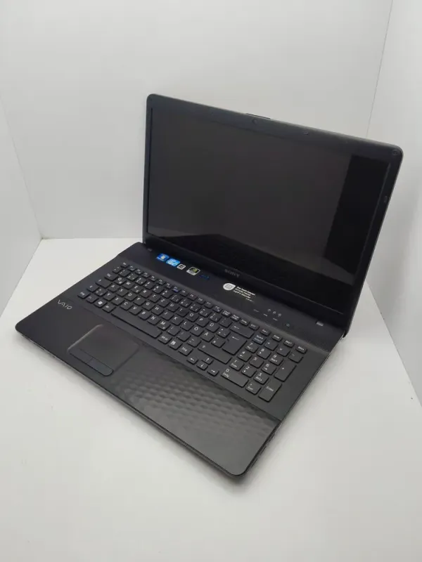 Ноутбук Sony VP173 / 17.3" (1600x900) TN / Intel Core i5-2430M (2 (4) ядра по 2.4 - 3.0 GHz) / 6 GB DDR3 / 500 GB HDD / Intel HD Graphics 3000 / WebCam б/в - зображення 4