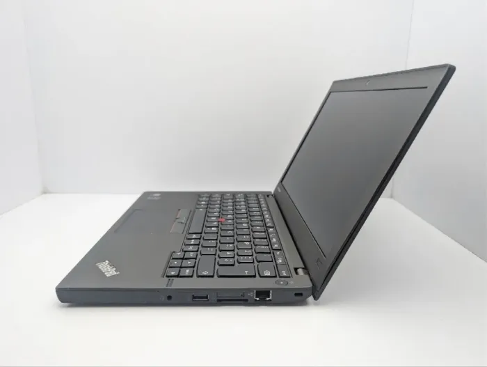 Нетбук Lenovo ThinkPad X250 / 12.5" (1366x768) TN / Intel Core i5-5200U (2 (4) ядра по 2.2 - 2.7 GHz) / 8 GB DDR3 / 180 GB SSD / Intel HD Graphics 5500 / WebCam б/в - зображення 5
