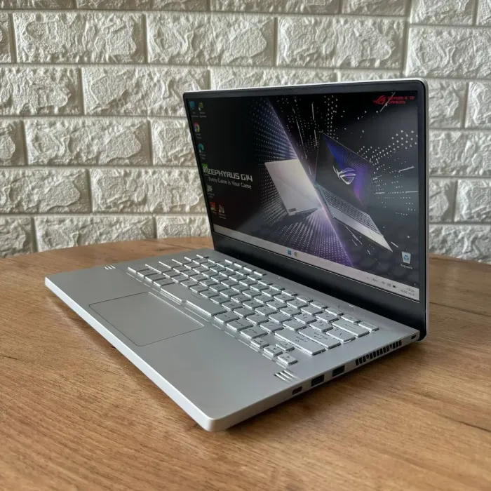 Ігровий ноутбук Asus ROG Zephyrus G14 GA401QM / 14" (1920x1080) IPS / AMD Ryzen 7 5800HS (8 (16) ядер по 2.8 - 4.4 GHz) / 16 GB DDR4 / 512 GB SSD / nVidia GeForce RTX 3060, 6 GB GDDR6, 192-bit б/в - зображення 5