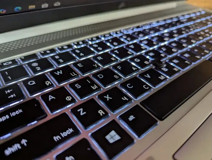 Ультрабук HP EliteBook 850 G6 / 15.6" (1920x1080) IPS / Intel Core i5-8365U (4 (8) ядра по 1.6 - 4.1 GHz) / 16 GB DDR4 / 480 GB SSD / Intel UHD Graphics / TouchID / WebCam / Windows 10 б/в - зображення 6