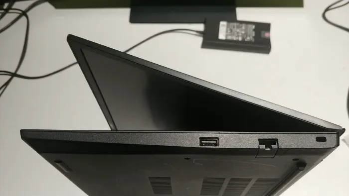 Ультрабук Б-клас Lenovo ThinkPad E15 Gen 4 / 15.6" (1920x1080) IPS / AMD Ryzen 7 5825U (8 (16) ядер по 2.0 - 4.5 GHz) / 16 GB DDR4 / 512 GB SSD / AMD Radeon Graphics / WebCam / Windows 11 / NEW АКБ б/в - зображення 4