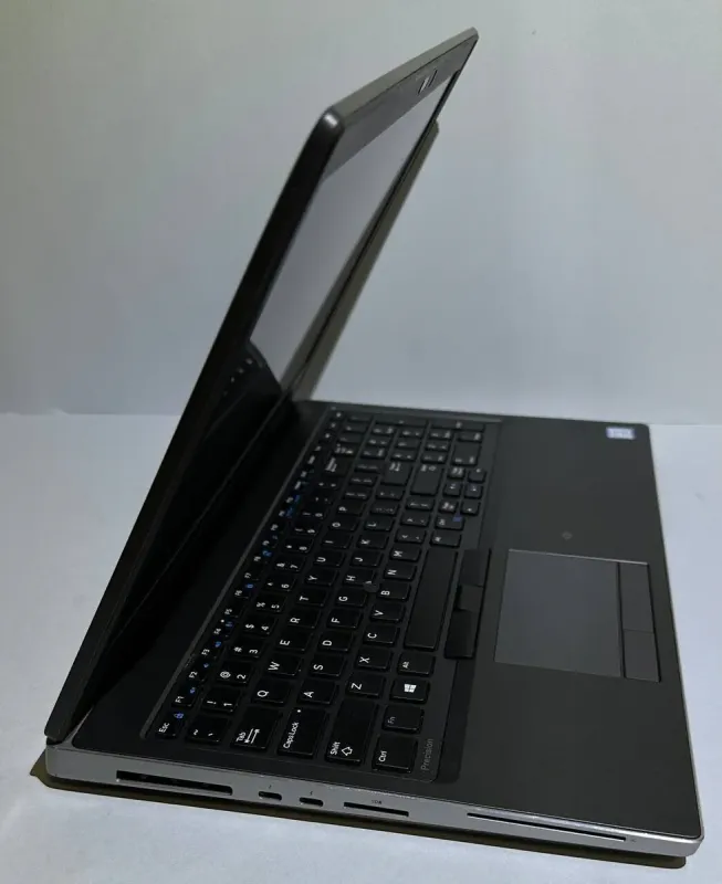 Мобільна робоча станція Б-клас Dell Precision 7540 / 15.6" (1920x1080) TN / Intel Core i9-9980HK (8 (16) ядер по 2.4 - 5.0 GHz) / 32 GB DDR4 / 256 GB SSD / nVidia Quadro RTX 3000, 6 GB GDDR6, 192-bit / WebCam / Win 11 Pro б/в - зображення 4