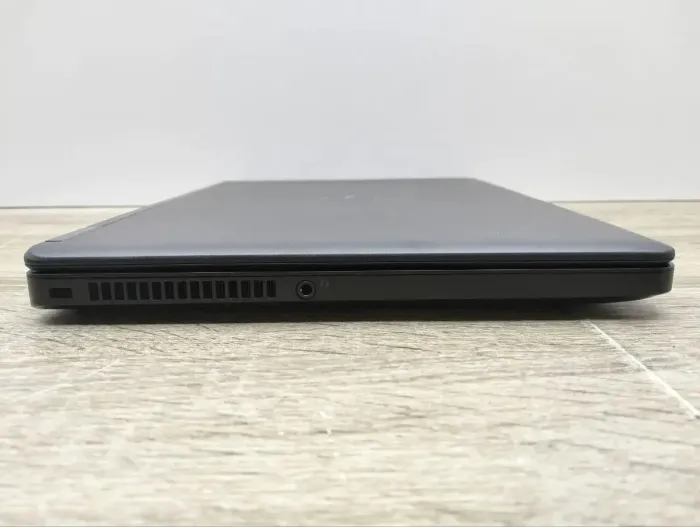 Нетбук Б-клас Dell Latitude E5250 / 12.5" (1366x768) TN / Intel Core i5-5300U (2 (4) ядра по 2.3 - 2.9 GHz) / 8 GB DDR3 / 240 GB SSD / Intel HD Graphics 5500 / WebCam б/в - зображення 5