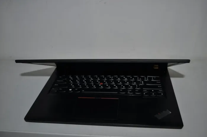 Ультрабук Lenovo ThinkPad T470 / 14" (1920x1080) TN / Intel Core i5-6300U (2 (4) ядра 2.4 - 3.0 GHz) / 16 GB DDR4 / 500 GB SSD / Intel HD Graphics 520 / Windows 11 Pro б/в - зображення 12