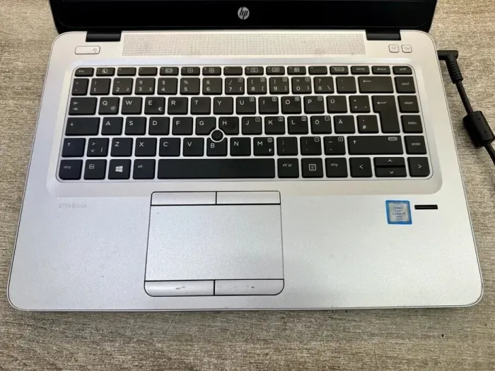 Ультрабук HP EliteBook 840 G3 / 14" (1920x1080) IPS / Intel Core i7-6600U (2 (4) ядра по 2.6 - 3.4 GHz) / 8 GB DDR4 / 120 GB SSD + 500 GB HDD / Intel HD Graphics 520 / WebCam б/в - зображення 3