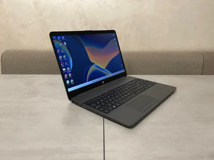 Ноутбук HP 255 G8 / 15.6" (1920x1080) TN / AMD 3020e (2 ядра по 1.2 - 2.6 GHz) / 8 GB DDR3 / 128 GB SSD / AMD Radeon Graphics / WebCam б/в - зображення 3