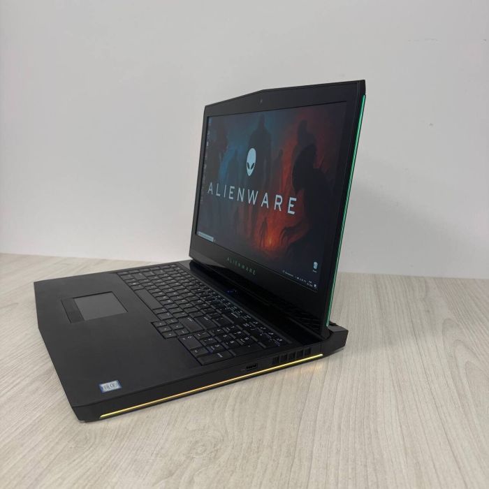 Ігровий ноутбук Dell Alienware 17 R4 / 17,3" (1920x1080) IPS / Intel Core i7-7820HK (4 (8) ядра по 2,9 - 3,9 ГГц) / 16 ГБ DDR4 / 512 ГБ SSD / nVidia GeForce GTX 1080, 8 ГБ GDDR5X, 256-біт / WebCam б/в - зображення 6