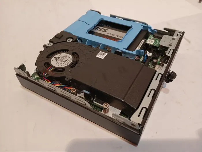 Неттоп Dell OptiPlex 3050 USFF / Intel Core i5-6500T (4 ядра по 2.5 - 3.1 GHz) / 8 GB DDR4 / 240 GB SSD / Intel HD Graphics 530 / 65W + USB-флешка б/в - зображення 6