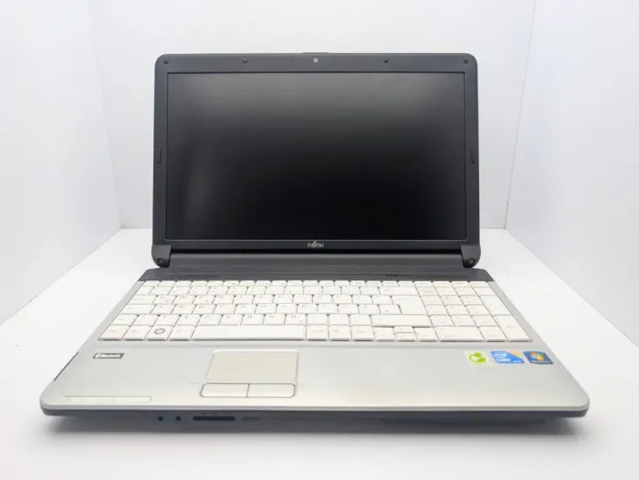 Ноутбук Fujitsu LifeBook A530 / 15.6" (1366x768) TN / Intel Core i3-350M (2 (4) ядра по 2.26 GHz) / 6 GB DDR3 / 1000 GB HDD / Intel HD Graphics / WebCam б/в - зображення 7