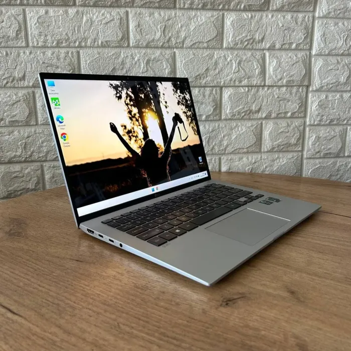 Ультрабук Б-клас LG Gram 14Z90P / 14" (1920x1080) IPS / Intel Core i5-1135G7 (4 (8) ядра по 2.4 - 4.2 GHz) / 8 GB DDR4 / 256 GB SSD / Intel Iris Xe Graphics / WebCam б/в - зображення 4