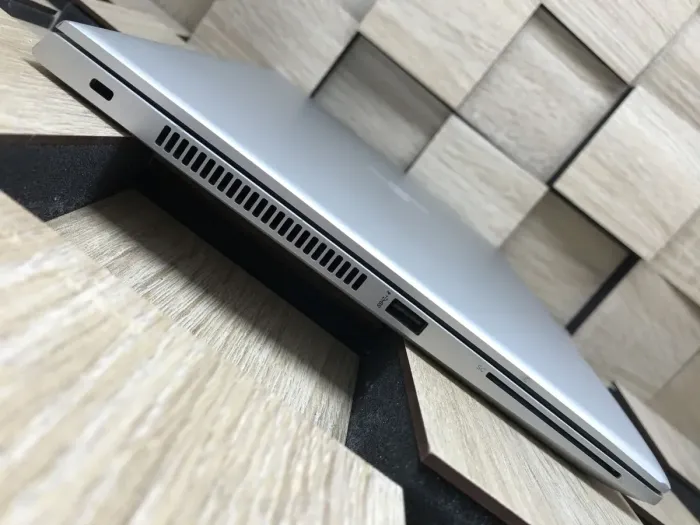 Ультрабук Б-клас HP EliteBook 840 G5 / 14" (1920x1080) IPS / Intel Core i5-8350U (4 (8) ядра по 1.7 - 3.6 GHz) / 8 GB DDR4 / 256 GB SSD M.2 / Intel UHD Graphics 620 / WebCam / Fingerprint / HDMI б/в - зображення 6