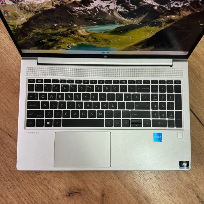 Ультрабук HP ProBook 450 G8 / 15.6" (1920x1080) IPS / Intel Core i5-1135G7 (4 (8) ядра по 2.4 - 4.2 GHz) / 16 GB DDR4 / 512 GB SSD / Intel Iris Xe Graphics / WebCam б/в - зображення 7