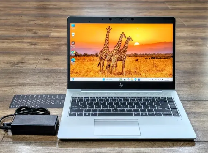 Ультрабук HP Elitebook 745 G5 / 14" (1920x1080) IPS / AMD Ryzen 7 Pro 2700U (4 (8) ядра по 2.2 - 3.8 GHz) / 8 GB DDR4 / 256 GB SSD / AMD Radeon Vega 10 Graphics / WebCam / Fingerprint / HDMI б/в - зображення 2