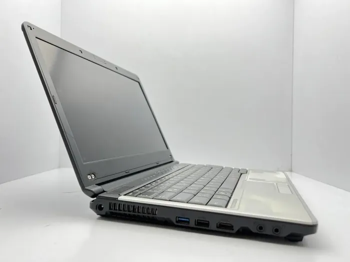 Ноутбук Б-клас Fujitsu LifeBook FGNB225 / 13.3" (1366x768) TN / Intel Core i7-2620M (2 (4) ядра по 2.7 - 3.4 GHz) / 4 GB DDR3 / 500 GB HDD / Intel HD Graphics 3000 / WebCam б/в - зображення 3