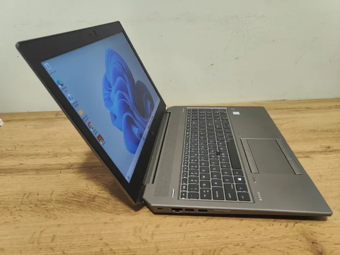 Мобільна робоча станція HP ZBook 15 G5 / 15.6" (1920x1080) IPS / Intel Core i7-8850H (6 (12) ядер по 2.6 - 4.3 GHz) / 32 GB DDR4 / 500 GB SSD / nVidia Quadro P1000, 4 GB GDDR5, 256-bit / WebCam / TouchID / Windows 10 Pro б/в - зображення 4