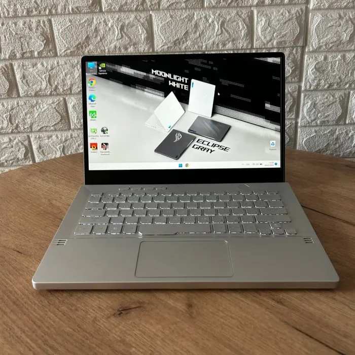 Ігровий ультрабук Asus ROG Zephyrus G14 GA401QM White / 14" (1920x1080) IPS / AMD Ryzen 9 5900HS (8 (16) ядер по 3.0 - 4.6 GHz) / 16 GB DDR4 / 1000 GB SSD / nVidia GeForce RTX 3060, 6 GB GDDR6, 192-bit б/в - зображення 2