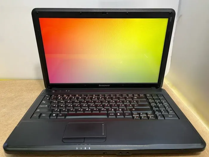 Ноутбук Б-клас Lenovo G550 / 15.6" (1366x768) TN / Intel Pentium T4500 (2 ядра по 2.3 GHz) / 4 GB DDR3 / 120 GB SSD / Intel GMA Graphics 4500M / WebCam б/в - зображення 2
