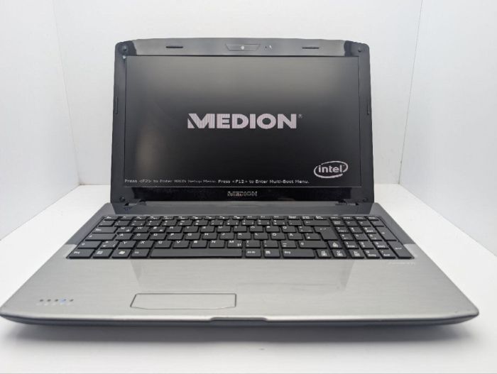 Ноутбук Medion Akoya E6234 / 15.6" (1366x768) TN / Intel Core i3-2310M (2 (4) ядра по 2.1 GHz) / 6 GB DDR3 / 250 GB HDD / Intel HD Graphics 3000 / WebCam / DVD-ROM / АКБ не тримає заряд б/в - изображение 3