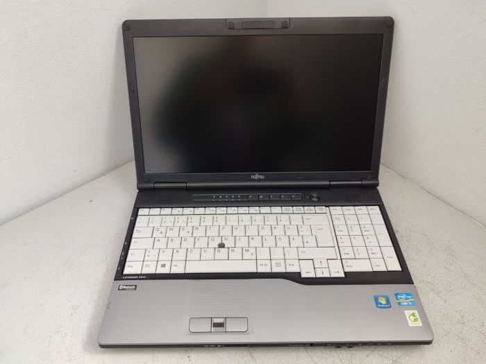 Ноутбук Fujitsu LifeBook E782 / 15.6" (1600x900) TN / Intel Core i5-3230M (2 (4) ядра по 2.6 - 3.2 GHz) / 8 GB DDR3 / 128 GB SSD / HD Graphics 4000 б/в - зображення 2