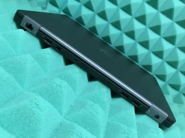 Ультрабук Б-клас Dell Latitude E7470 / 14" (1366x768) TN / Intel Core i5-6300U (2 (4) ядра по 2.4 - 3.0 GHz) / 8 GB DDR4 / 128 GB SSD / Intel HD Graphics 520 / WebCam / Fingerprint / HDMI / miniDP / Windows 10 б/в - зображення 9