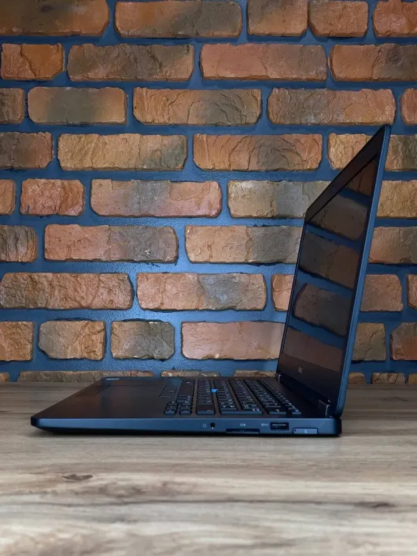 Ультрабук Dell Latitude E7470 / 14" IPS / Intel Core i5-6300U (2(4) ядра по 2.4-3 GHz) / 8GB DDR4 / 256GB SSD / HD Graphics 520 / WebCam / HDMI б/в - зображення 3