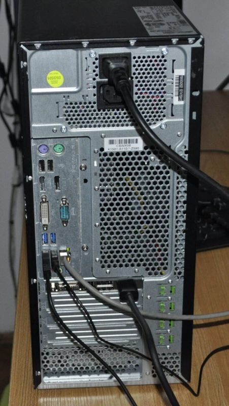 Комп'ютер Fujitsu Esprimo P756 E90 Tower / Intel Core i5-6500 (4 ядра по 3,2 - 3,6 ГГц) / 16 ГБ DDR4 / 256 ГБ SSD M.2 + 250 ГБ HDD / nVidia Quadro K4000, 3 ГБ GDDR5, 192-біт / DVD-ROM / Windows 11 Pro б/в - зображення 4