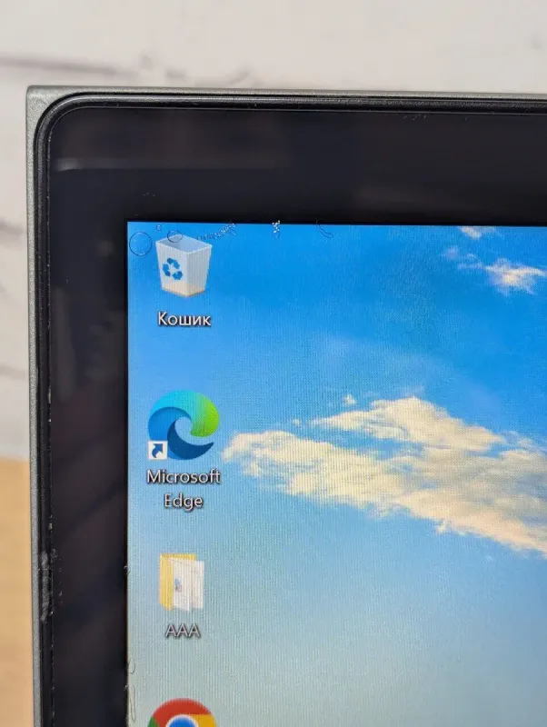 Ультрабук Б-клас Dell Inspiron 13 5000 (P69G) / 13.3" (1920x1080) IPS Touch / Intel Core i5-8250U (4 (8) ядра по 1.6 - 3.4 GHz) / 16 GB DDR4 / 256 GB SSD / Intel UHD Graphics 620 / WebCam б/в - зображення 3