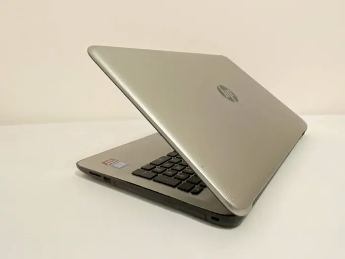 Ноутбук Б-клас HP 15-ay102nf / 15.6" (1366x768) TN / Intel Core i5-7200U (2 (4) ядра по 2.5 - 3.1 GHz) / 8 GB DDR4 / 128 GB SSD / AMD Radeon R5 M330, 2 GB DDR3, 64-bit / WebCam / DVD-RW б/в - зображення 6