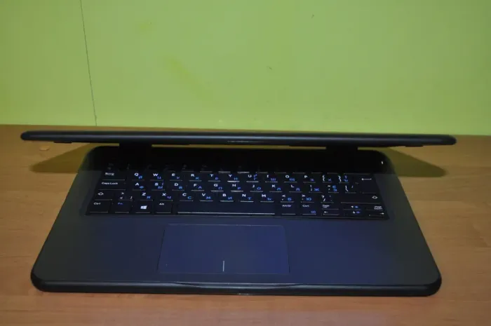 Ноутбук Dell Latitude 3310 / 13.3" (1366x768) TN / Intel Core i3-8145U (2 (4) ядра по 2.1 - 3.9 GHz) / 8 GB DDR4 / 240 GB SSD M.2 / Intel UHD Graphics / WebCam / Windows 11 Pro Education б/в - зображення 6