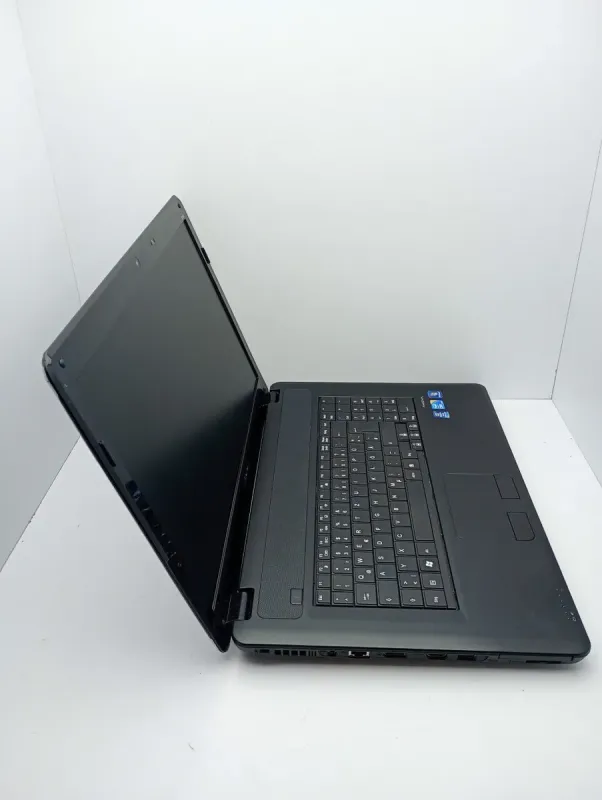 Ноутбук Medion Akoya E7216 / 17.3" (1600x900) TN / Intel Core i3-380M (2 (4) ядра по 2.53 GHz) / 6 GB DDR3 / 320 GB HDD / Intel HD Graphics / WebCam б/в - зображення 3