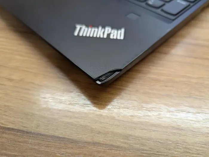 Ноутбук Б-клас Lenovo ThinkPad E590 / 15.6" (1920x1080) IPS / Intel Core i5-8265U (4 (8) ядра по 1.6 - 3.9 GHz) / 8 GB DDR4 / 256 GB SSD / Intel UHD Graphics / WebCam / TouchID / Windows 10 б/в - зображення 3