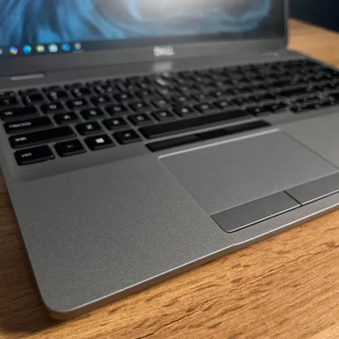 Ноутбук Dell Latitude 15 3550 / 15.6" (1920x1080) IPS / Intel Core i5-10310U (4 (8) ядра по 1.7 - 4.4 GHz) / 8 GB DDR4 / 256 GB SSD M.2 / nVidia Quadro P520, 2 GB GDDR5, 64-bit / WebCam б/в - зображення 5