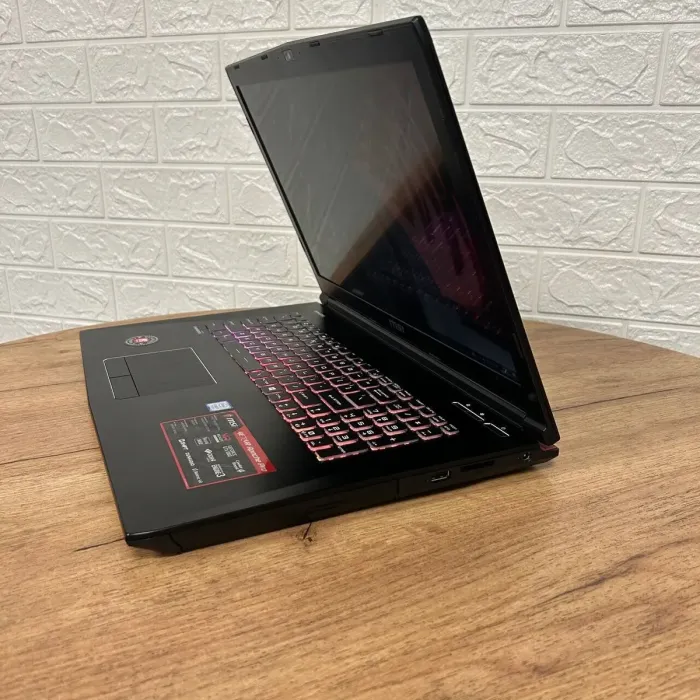 Ігровий ноутбук Б-клас MSI GE72VR 7RF Apache Pro / 17.3" (1920x1080) TN / Intel Core i7-7700HQ (4 (8) ядра по 2.8 - 3.8 GHz) / 16 GB DDR4 / 128 GB SSD M.2 + 1000 GB HDD / nVidia GeForce GTX 1060, 3 GB GDDR5, 192-bit / WebCam б/в - зображення 5