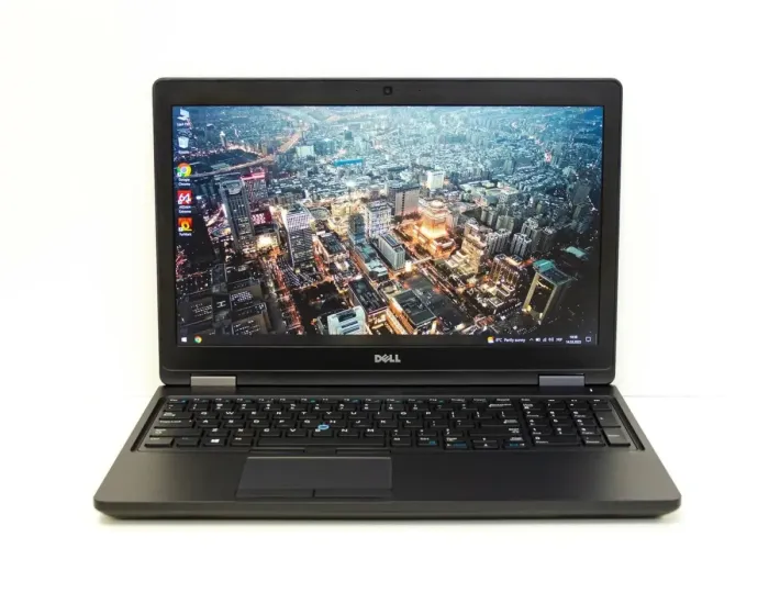 Робоча станція Б-клас Dell Precision 3520 / 15.6" TN / Intel Core i7-7820HQ (4(8) ядра по 2.9-3.9 GHz) / 4GB DDR4 / 120GB SSD / Quadro M620, 2GB GDDR5, 128-bit / WebCam / HDMI б/в - зображення 2
