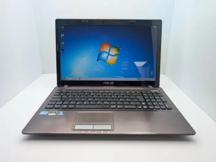 Ноутбук Asus X53S / 15.6" (1366x768) TN / Intel Core i3-2310M (2 (4) ядра по 2.1 GHz) / 6 GB DDR3 / 320 GB HDD / nVidia GeForce GT 520M, 1GB DDR3, 64-bit / WebCam б/в - зображення 2