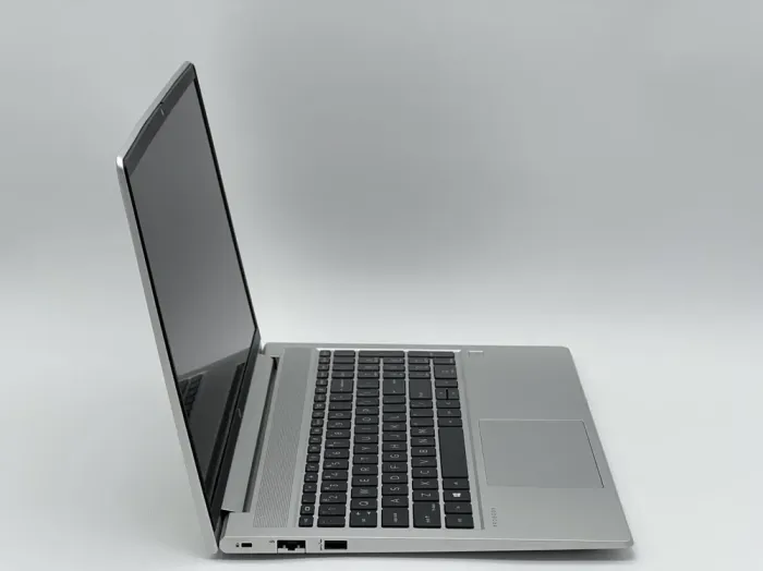 Ультрабук HP ProBook 450 G8 / 15.6" (1920x1080) IPS / Intel Core i5-1135G7 (4 (8) ядра по 2.4 - 4.2 GHz) / 16 GB DDR4 / 480 GB SSD / Intel Iris Xe Graphics / WebCam б/в - зображення 3
