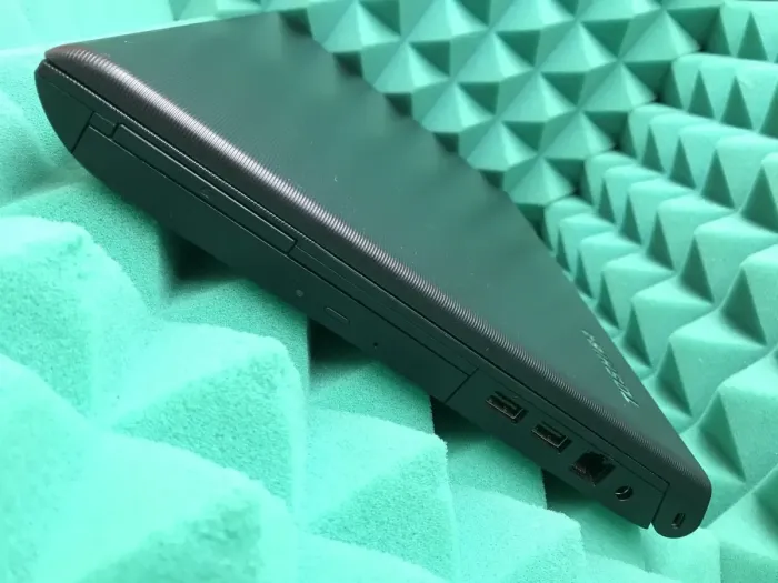 Ноутбук Toshiba Tecra A50-A / 15.6" (1366x768) TN / Intel Core i5-4200M (2 (4) ядра по 2.5-3.1 GHz) / 8 GB DDR3 / 120 GB SSD / HD Graphics 4600 / WebCam / DVD-RW / USB 3.0 / HDMI б/в - зображення 8