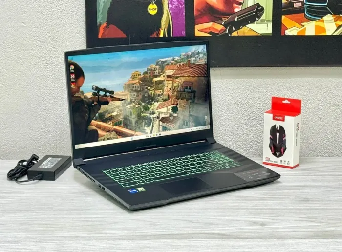 Ігровий ноутбук MSI CrossHair 17 A11UDK / 17.3" (1920x1080) IPS / Intel Core i7-11800H (8 (16) ядер по 2.3 - 4.6 GHz) / 32 GB DDR4 / 512 GB SSD M.2 / nVidia GeForce RTX 3050 Ti, 4 GB GDDR6, 128-bit / WebCam / Win 11 Home б/в - зображення 3