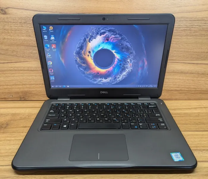 Ноутбук Dell Latitude 3300 / 13.3" (1366x768) TN / Intel Core i5-8250U (4 (8) ядра по 1.6 - 3.4 GHz) / 8 GB DDR4 / 256 GB SSD / Intel HD Graphics 620 / WebCam / Windows 10 б/в - зображення 2