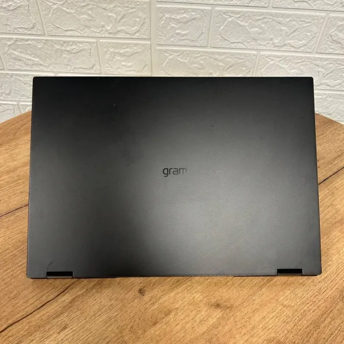 Ультрабук-трансформер Б-клас LG Gram 16T90P / 16" (2560x1600) IPS Touch / Intel Core i7-1165G7 (4 (8) ядра по 4.7 GHz) / 16 GB DDR4 / 1000 GB SSD NVMe / Intel Iris X Graphics / WebCam б/в - зображення 3