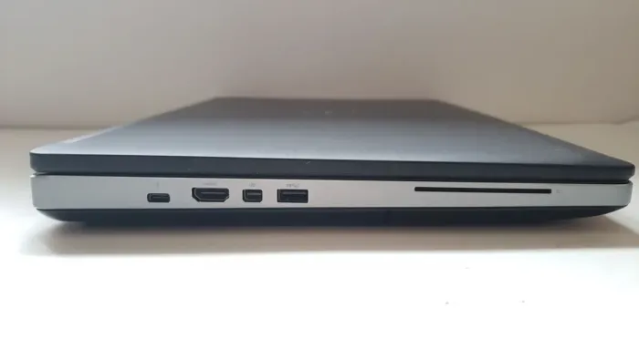 Мобільна робоча станція Dell Precision 7510 / 15.6" (1920x1080) IPS Touch / Intel Core i7-6820HQ (4 (8) ядра по 2.7 - 3.6 GHz) / 32 GB DDR4 / 256 GB SSD M.2 + 500 GB HDD / AMD FirePro W5170M, 2 GB GDDR5, 128-bit / WebCam б/в - зображення 4