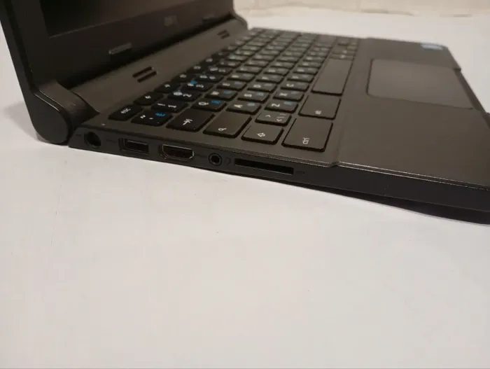 Нетбук Б-клас Dell Chromebook 3120 / 11.6" (1366x768) TN / Intel Celeron N2840 (2 ядра по 2.2 - 2.58 GHz) / 4 GB DDR3 / 16 GB SSD / Intel HD Graphics / WebCam б/в - зображення 4
