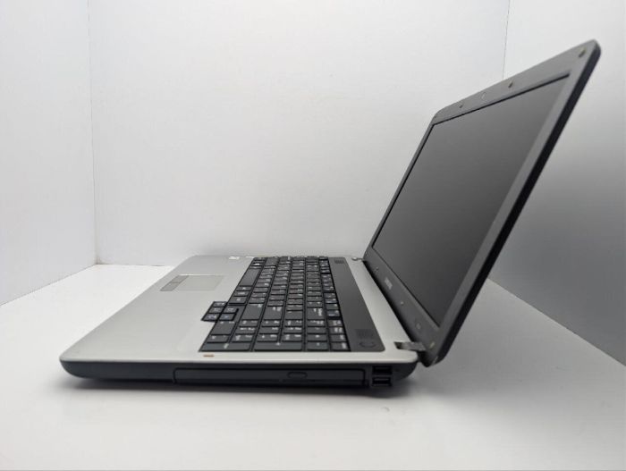 Ноутбук Samsung R528 / 15.6" (1366x768) TN / Intel Pentium T4500 (2 ядра по 2.3 GHz) / 6 GB DDR3 / 320 GB HDD / Intel Graphics / WebCam / DVD-ROM б/в - изображение 5