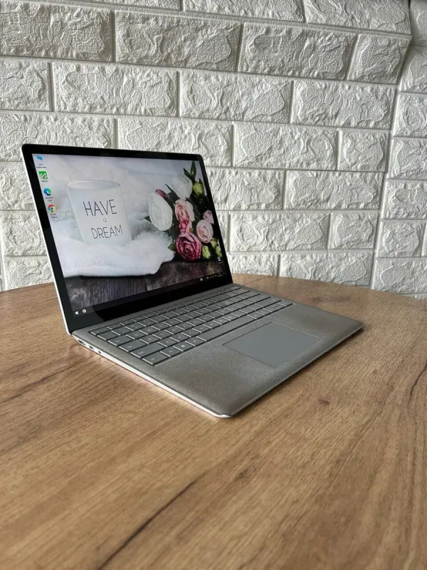 Ультрабук Б-клас Microsoft Surface Laptop / 13.5" (2256x1504) IPS Touch / Intel Core i5-7300U (2 (4) ядра по 2.6 - 3.5 GHz) / 8 GB DDR4 / 256 GB SSD / Intel HD Graphics 620 / WebCam б/в - зображення 4