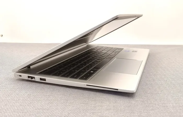 Ультрабук HP EliteBook 650 G9 / 15.6" (1920x1080) IPS / Intel Core i5-1235U (10 (12) ядер 3.3 - 4.4 GHz) / 16 GB DDR4 / 512 GB SSD M.2 / Intel Iris Xe Graphics / WebCam б/в - зображення 4