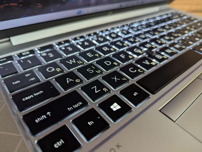 Ультрабук HP EliteBook 840 G7 / 14" (1920x1080) IPS / Intel Core i7-10610U (4 (8) ядра по 1.8 - 4.9 GHz) / 16 GB DDR4 / 512 GB SSD / Intel UHD Graphics / WebCam / TouchID / Windows 10 б/в - зображення 6