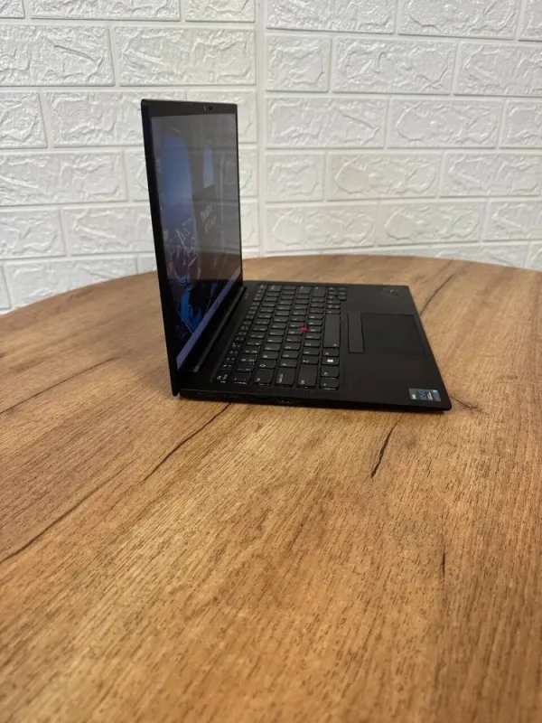 Ультрабук Б-клас Lenovo ThinkPad X1 Carbon Gen 9 / 14" (1920x1200) IPS / Intel Core i7-1185G7 (4 (8) ядра по 3.0 - 4.8 GHz) / 16 GB DDR4 / 512 GB SSD / Intel Iris Xe Graphics / WebCam б/в - зображення 4